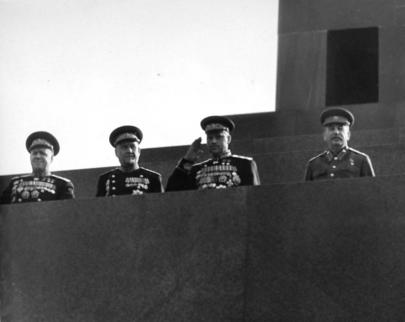 Иллюстрация к книге — Сергей Круглов. Два десятилетия в руководстве органов госбезопасности и внутренних дел СССР [i_057.jpg]