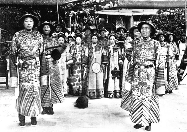 Иллюстрация к книге — Наложницы. Тайная жизнь восточного гарема [i_016.jpg]