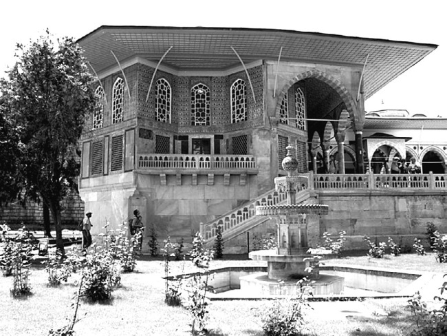 Иллюстрация к книге — Наложницы. Тайная жизнь восточного гарема [i_046.jpg]