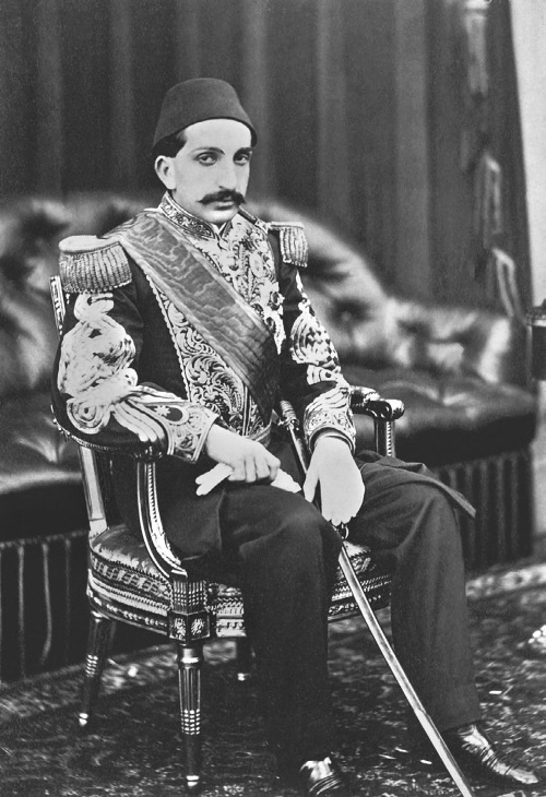 Иллюстрация к книге — Наложницы. Тайная жизнь восточного гарема [i_063.jpg]