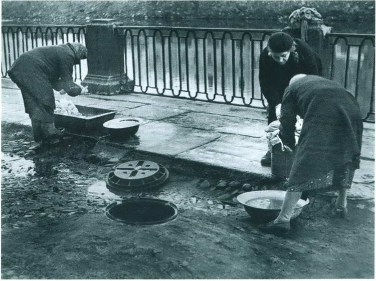 Иллюстрация к книге — Повседневная жизнь блокадного Ленинграда [i_021.jpg]