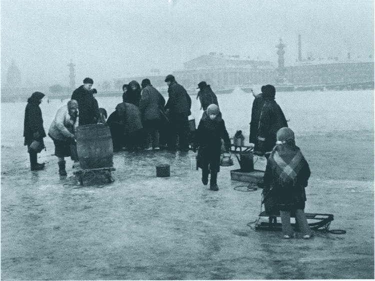 Иллюстрация к книге — Повседневная жизнь блокадного Ленинграда [i_029.jpg]