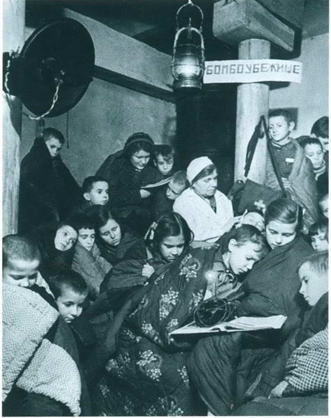 Иллюстрация к книге — Повседневная жизнь блокадного Ленинграда [i_041.jpg]