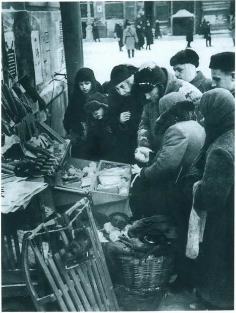 Иллюстрация к книге — Повседневная жизнь блокадного Ленинграда [i_045.jpg]