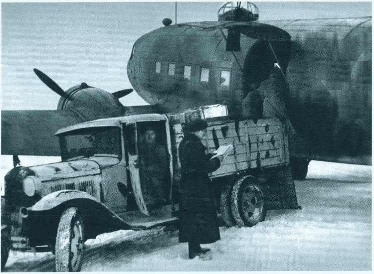 Иллюстрация к книге — Повседневная жизнь блокадного Ленинграда [i_057.jpg]