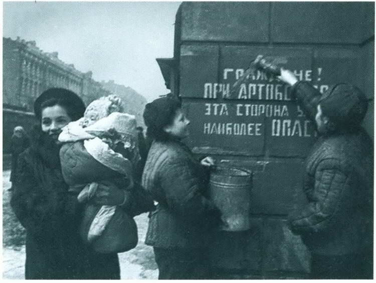 Иллюстрация к книге — Повседневная жизнь блокадного Ленинграда [i_068.jpg]