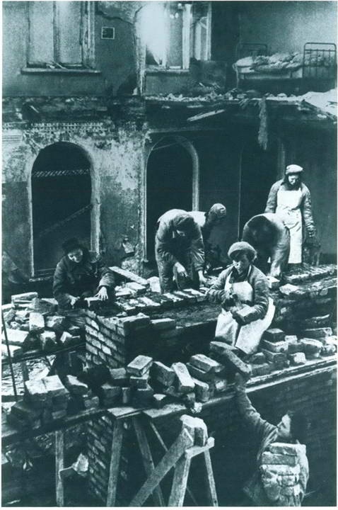 Иллюстрация к книге — Повседневная жизнь блокадного Ленинграда [i_069.jpg]