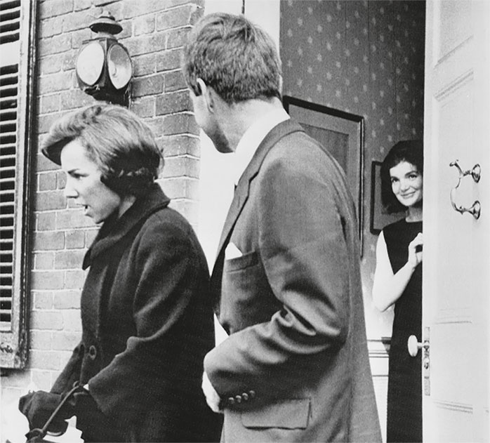 Иллюстрация к книге — Анатомия убийства. Гибель Джона Кеннеди. Тайны следствия [i_019.jpg]