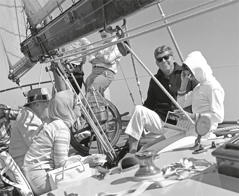 Иллюстрация к книге — Анатомия убийства. Гибель Джона Кеннеди. Тайны следствия [i_020.jpg]