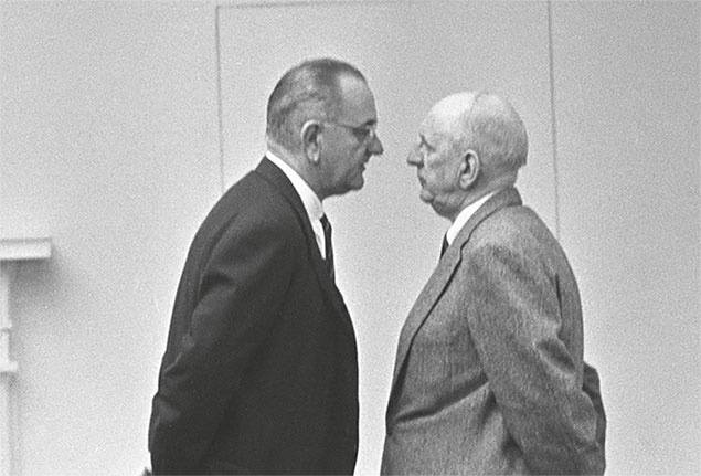 Иллюстрация к книге — Анатомия убийства. Гибель Джона Кеннеди. Тайны следствия [i_025.jpg]