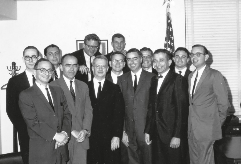 Иллюстрация к книге — Анатомия убийства. Гибель Джона Кеннеди. Тайны следствия [i_033.jpg]