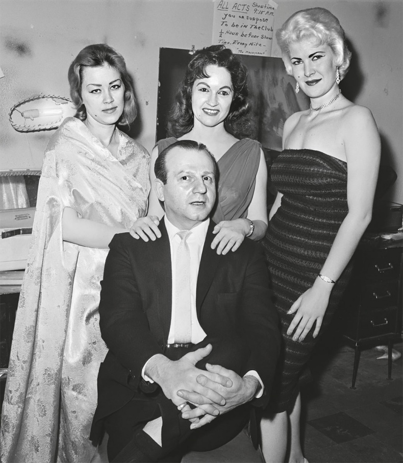 Иллюстрация к книге — Анатомия убийства. Гибель Джона Кеннеди. Тайны следствия [i_058.jpg]