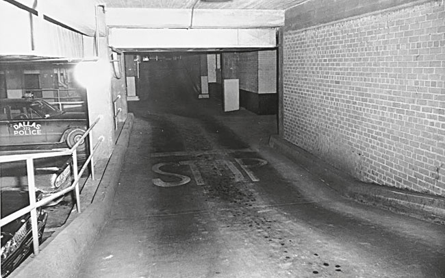 Иллюстрация к книге — Анатомия убийства. Гибель Джона Кеннеди. Тайны следствия [i_061.jpg]