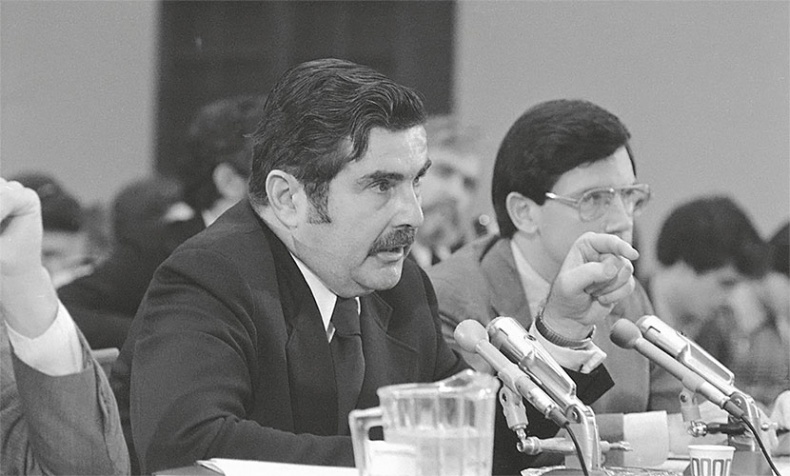 Иллюстрация к книге — Анатомия убийства. Гибель Джона Кеннеди. Тайны следствия [i_072.jpg]