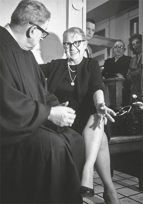 Иллюстрация к книге — Анатомия убийства. Гибель Джона Кеннеди. Тайны следствия [i_073.jpg]