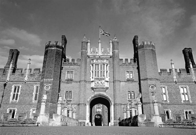 Иллюстрация к книге — Сокровища британской монархии. Скипетры, мечи и перстни в жизни английского двора [_13.jpg]