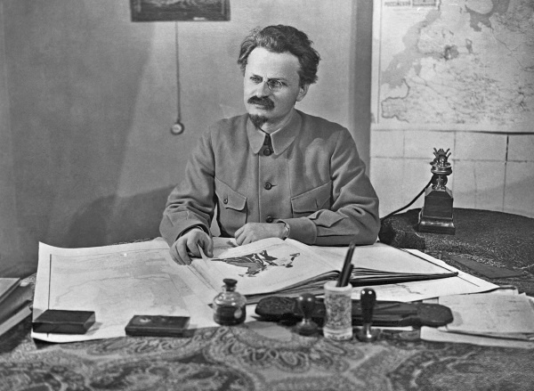 Иллюстрация к книге — Крах Великой империи. Загадочная история самой крупной геополитической катастрофы [i_035.jpg]