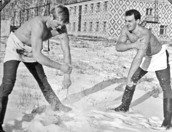 Иллюстрация к книге — Швабра, Ленин, АКМ. Правдивые истории из жизни военного училища [i_013.jpg]