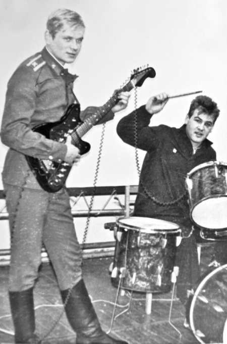 Иллюстрация к книге — Швабра, Ленин, АКМ. Правдивые истории из жизни военного училища [i_016.jpg]