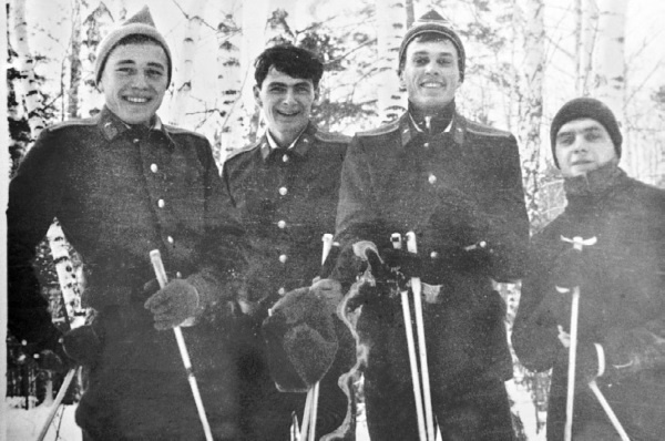 Иллюстрация к книге — Швабра, Ленин, АКМ. Правдивые истории из жизни военного училища [i_041.jpg]