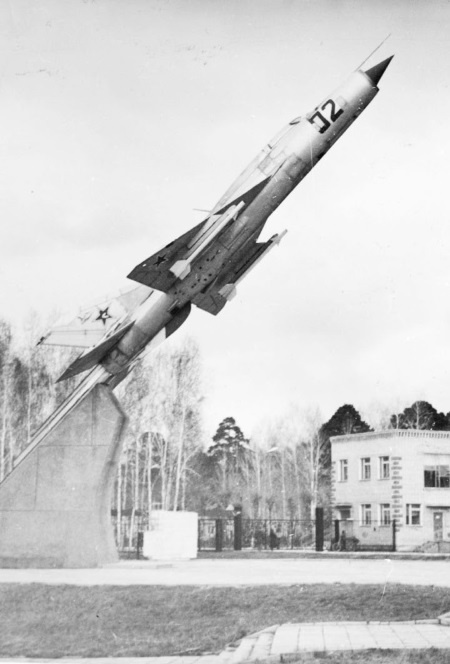 Иллюстрация к книге — Швабра, Ленин, АКМ. Правдивые истории из жизни военного училища [i_055.jpg]