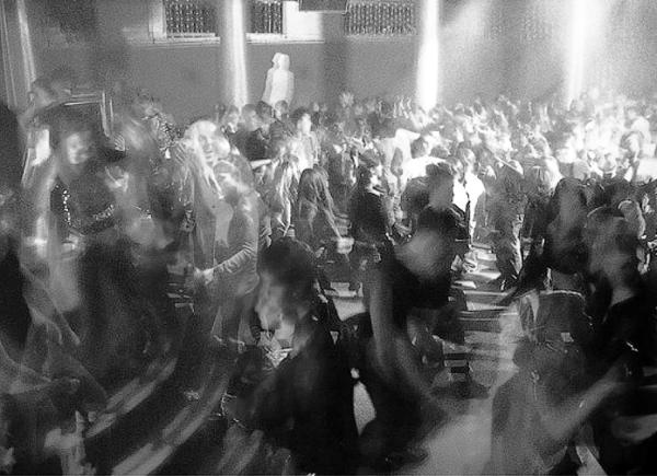 Иллюстрация к книге — Фейкбук. Реальная история, основанная на настоящей лжи [i_005.jpg]