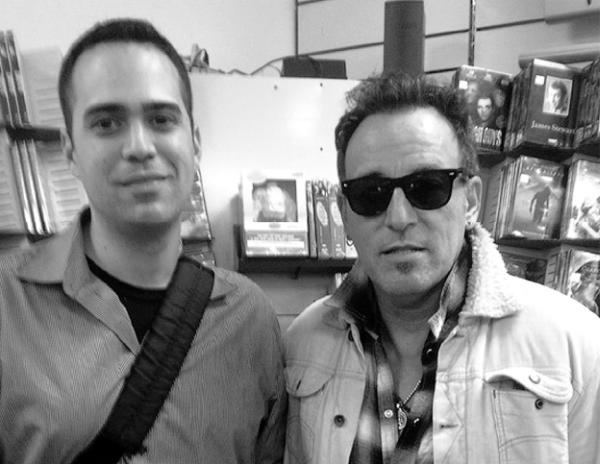 Иллюстрация к книге — Фейкбук. Реальная история, основанная на настоящей лжи [i_055.jpg]