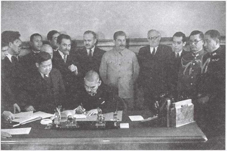 Иллюстрация к книге — Японский козырь Сталина. От Цусимы до Хиросимы [i_017.jpg]