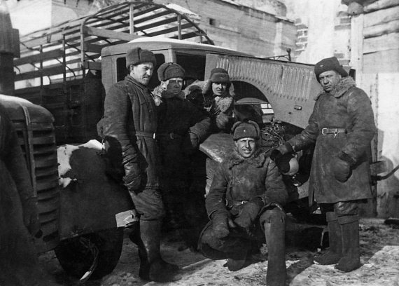 Иллюстрация к книге — Автонашествие на СССР. Трофейные и лендлизовские автомобили [i_005.jpg]