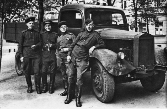 Иллюстрация к книге — Автонашествие на СССР. Трофейные и лендлизовские автомобили [i_021.jpg]