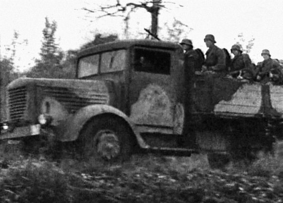 Иллюстрация к книге — Автонашествие на СССР. Трофейные и лендлизовские автомобили [i_032.jpg]