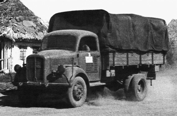 Иллюстрация к книге — Автонашествие на СССР. Трофейные и лендлизовские автомобили [i_046.jpg]