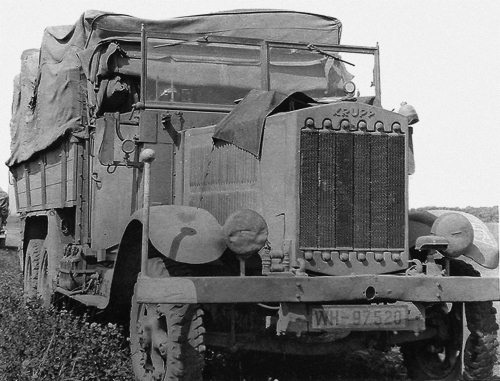 Иллюстрация к книге — Автонашествие на СССР. Трофейные и лендлизовские автомобили [i_066.jpg]