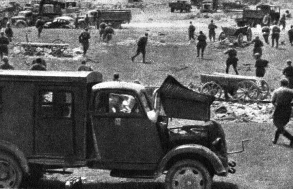 Иллюстрация к книге — Автонашествие на СССР. Трофейные и лендлизовские автомобили [i_072.jpg]