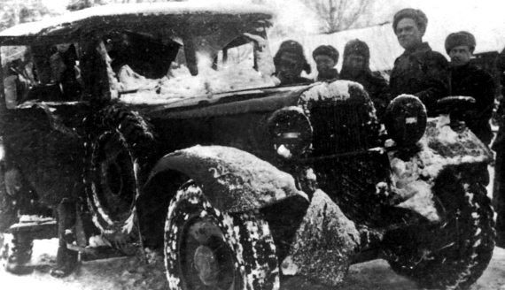 Иллюстрация к книге — Автонашествие на СССР. Трофейные и лендлизовские автомобили [i_080.jpg]