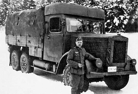 Иллюстрация к книге — Автонашествие на СССР. Трофейные и лендлизовские автомобили [i_101.jpg]