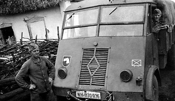 Иллюстрация к книге — Автонашествие на СССР. Трофейные и лендлизовские автомобили [i_108.jpg]