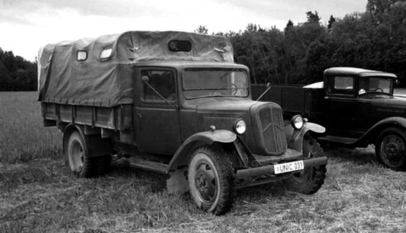 Иллюстрация к книге — Автонашествие на СССР. Трофейные и лендлизовские автомобили [i_112.jpg]