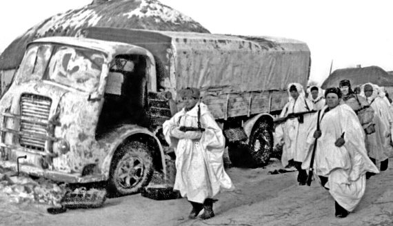 Иллюстрация к книге — Автонашествие на СССР. Трофейные и лендлизовские автомобили [i_115.jpg]