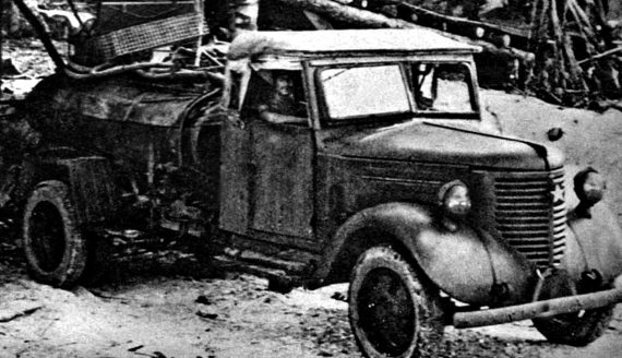 Иллюстрация к книге — Автонашествие на СССР. Трофейные и лендлизовские автомобили [i_121.jpg]