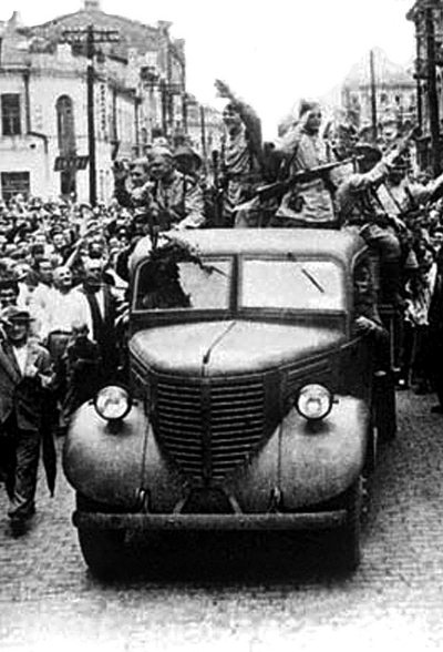 Иллюстрация к книге — Автонашествие на СССР. Трофейные и лендлизовские автомобили [i_122.jpg]