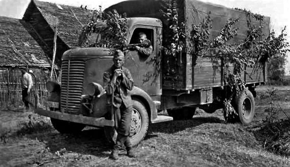 Иллюстрация к книге — Автонашествие на СССР. Трофейные и лендлизовские автомобили [i_128.jpg]