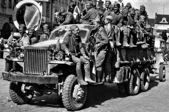 Иллюстрация к книге — Автонашествие на СССР. Трофейные и лендлизовские автомобили [i_153.jpg]