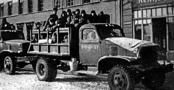 Иллюстрация к книге — Автонашествие на СССР. Трофейные и лендлизовские автомобили [i_168.jpg]