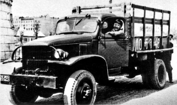 Иллюстрация к книге — Автонашествие на СССР. Трофейные и лендлизовские автомобили [i_169.jpg]