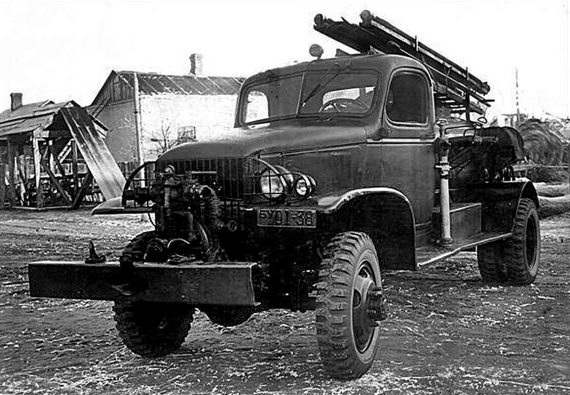 Иллюстрация к книге — Автонашествие на СССР. Трофейные и лендлизовские автомобили [i_171.jpg]