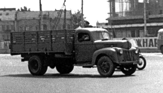 Иллюстрация к книге — Автонашествие на СССР. Трофейные и лендлизовские автомобили [i_177.jpg]