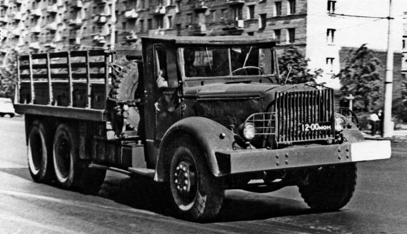 Иллюстрация к книге — Автонашествие на СССР. Трофейные и лендлизовские автомобили [i_192.jpg]