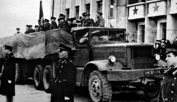 Иллюстрация к книге — Автонашествие на СССР. Трофейные и лендлизовские автомобили [i_193.jpg]