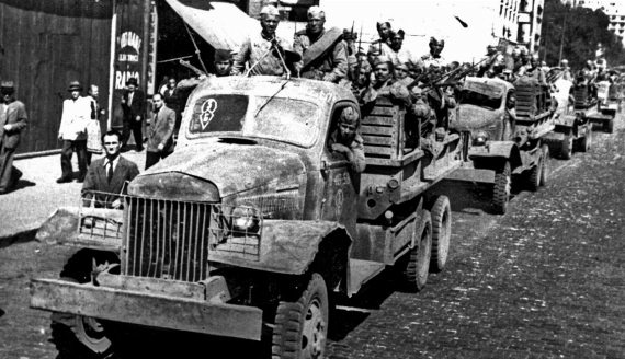 Иллюстрация к книге — Автонашествие на СССР. Трофейные и лендлизовские автомобили [i_201.jpg]